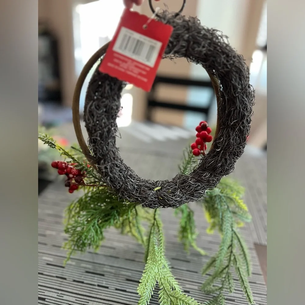 Ashland 8in Green and Red Holiday Wreath